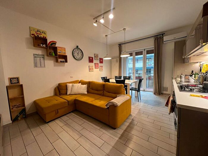 Appartamento trilocale in affitto in Via Aristotele, Precotto, Milano