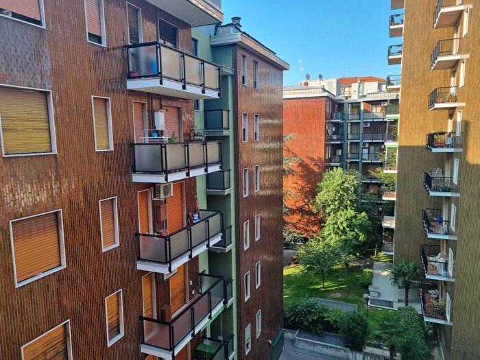 Appartamento trilocale in affitto in Via Val Leventina, San Siro, Milano