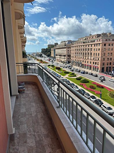 Appartamento con 9 locali in vendita in Foce, Genova