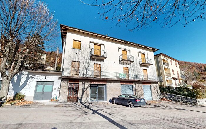 Appartamento con 7 locali in vendita in Via Provinciale, Vergato