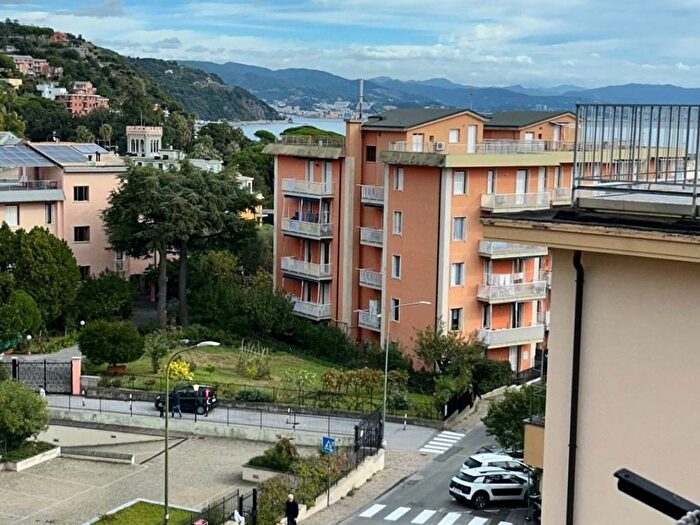 Appartamento trilocale in affitto in Centro, Arenzano