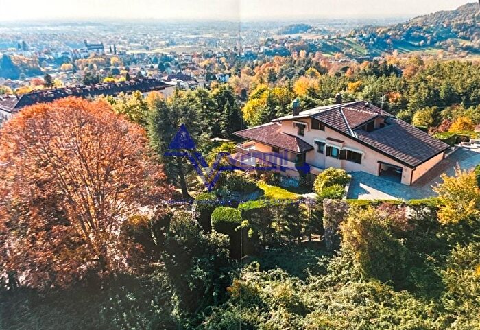 Casa con 8 locali in vendita in Prealpi, Scanzorosciate