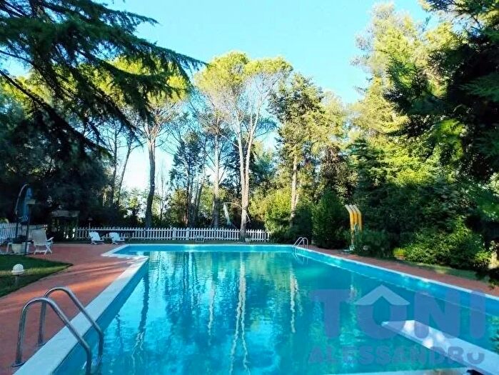 Casa con 15 locali in affitto in San Miniato