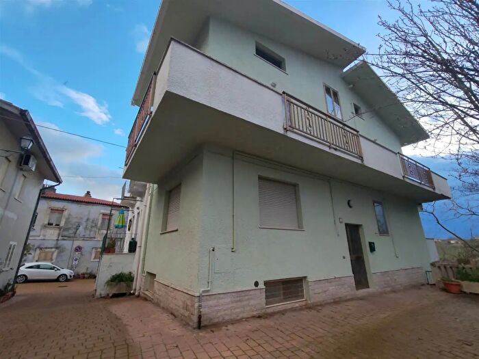 Appartamento con 6 locali in vendita in Arielli