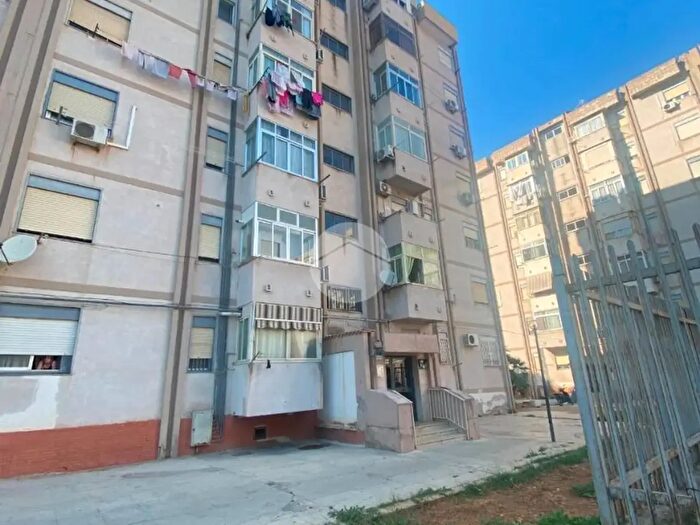 Appartamento quadrilocale in vendita in Via Nicolò Alongi, Palermo