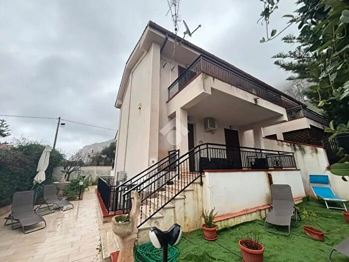 Casa con 6 locali in vendita in Via Antonio Montinaro, Isola Delle Femmine