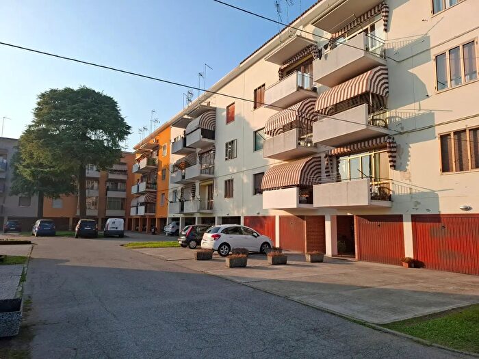 Appartamento con 5 locali in vendita in Via Chiappara, Adria