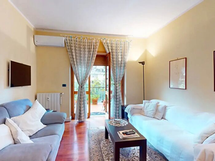 Appartamento trilocale in vendita in Via San Domenico, Napoli