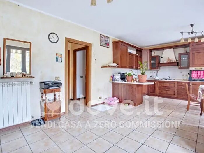 Appartamento trilocale in vendita in Via Margorabbia, Montegrino Valtravaglia