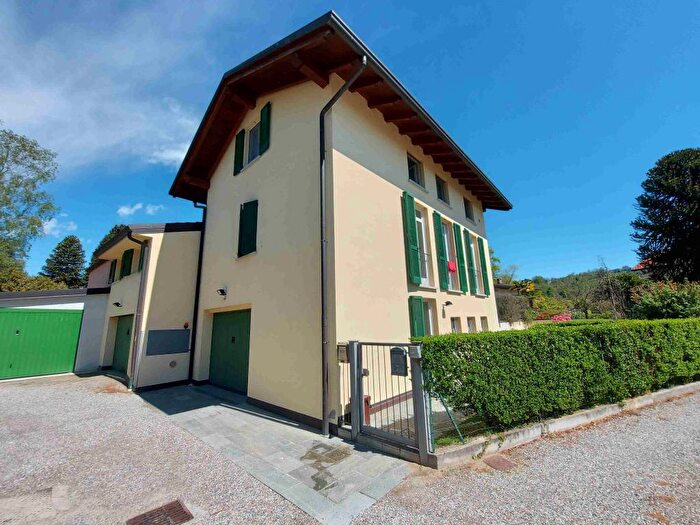 Appartamento trilocale in affitto in Via alla Punta, Lisanza, Sesto Calende