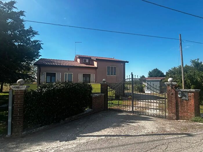 Casa con 6 locali in vendita in Adria Località Sabbioni, Adria