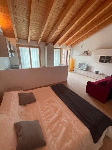 Appartamento monolocale in affitto in Via Aldo Moro, Travedona Monate