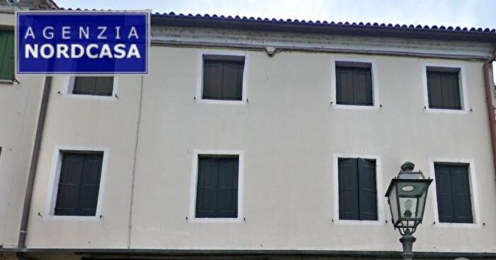 Appartamento trilocale in vendita in Via Benedetto Cairoli, Dolo