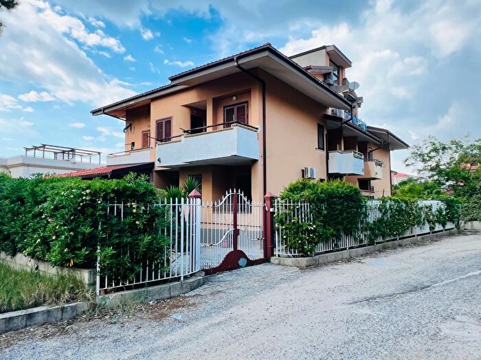 Appartamento quadrilocale in vendita in Via Riviera Prangi, Pizzo