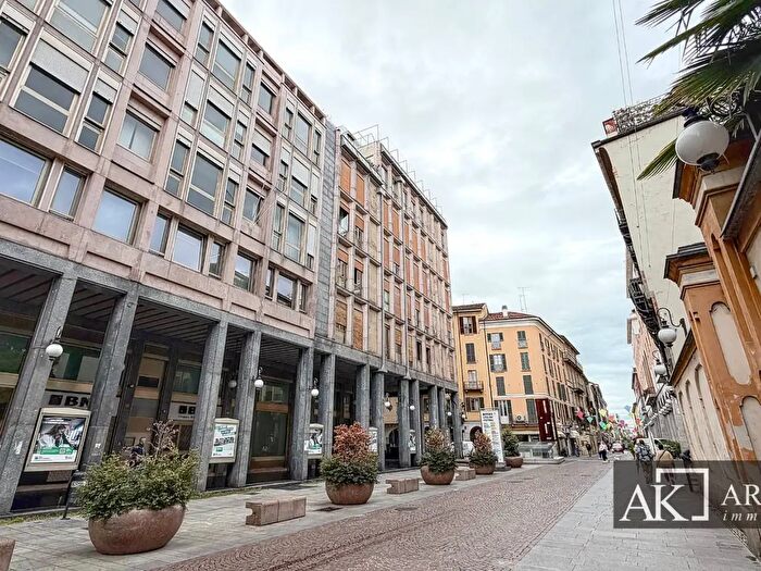 Appartamento quadrilocale in vendita in Corso Italia, Novara