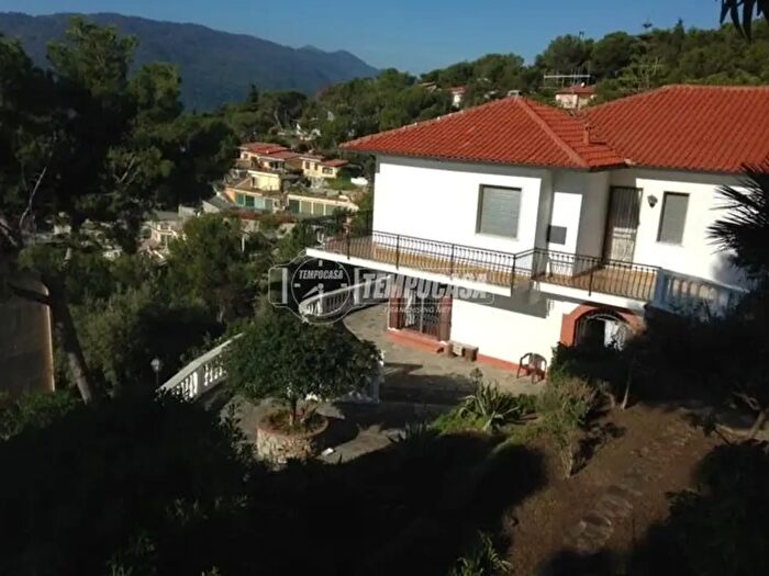 Casa con 8 locali in vendita in Via Soprana, Andora