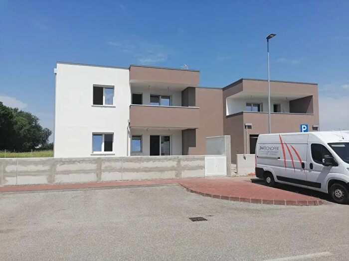 Appartamento trilocale in vendita in Via Quattro Novembre, Eraclea
