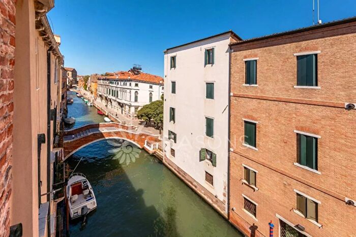 Appartamento trilocale in vendita in Venezia