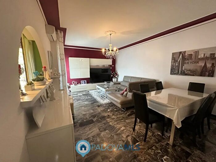 Appartamento quadrilocale in vendita in Via Antonio Tonzig, Padova