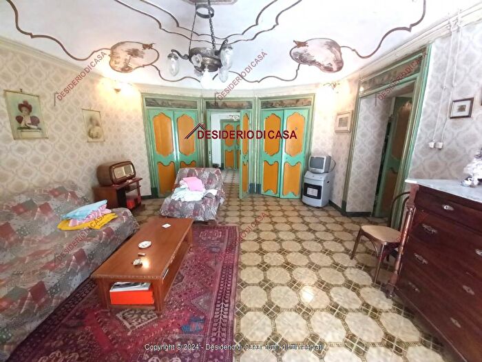 Casa con 7 locali in vendita in Petralia Soprana