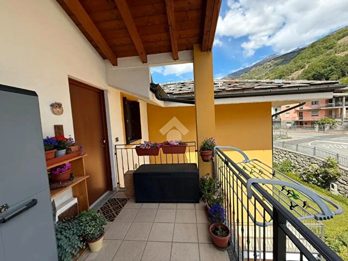 Appartamento trilocale in vendita in Via Monte Emilius, Quart