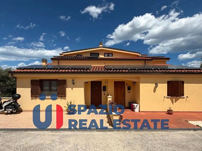 Casa con 9 locali in vendita in Via Santa Lucia, Spoltore