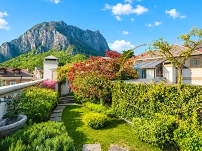 Appartamento quadrilocale in vendita in Via col di Lana, Lecco
