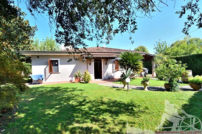 Casa con 6 locali in vendita in Pietrasanta