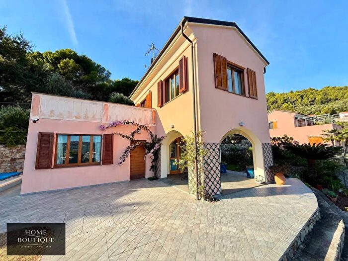 Casa quadrilocale in vendita in Via Immacolata Sn, Andora