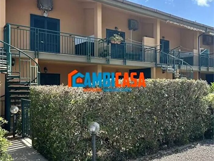 Casa trilocale in vendita in Campofelice Di Roccella