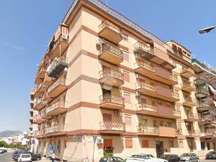 Appartamento trilocale in affitto in Via Andrea Cesalpino, Montegrappa, Palermo