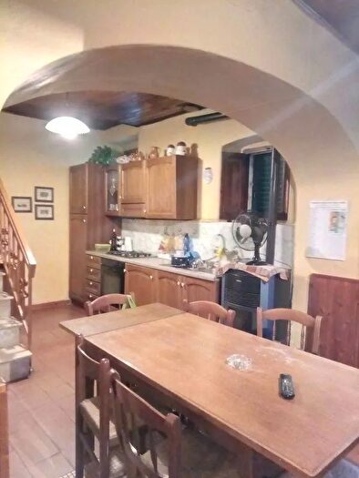 Casa quadrilocale in vendita in Via Val di Bisenzio Cantagallo, Cantagallo