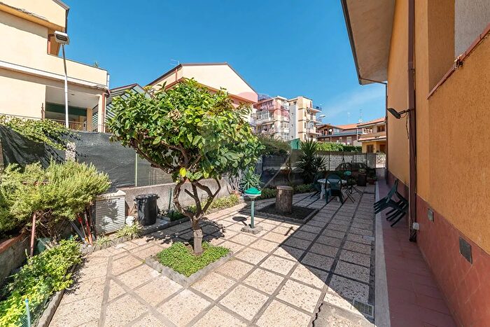 Casa con 7 locali in vendita in Via della Regione, San Giovanni La Punta