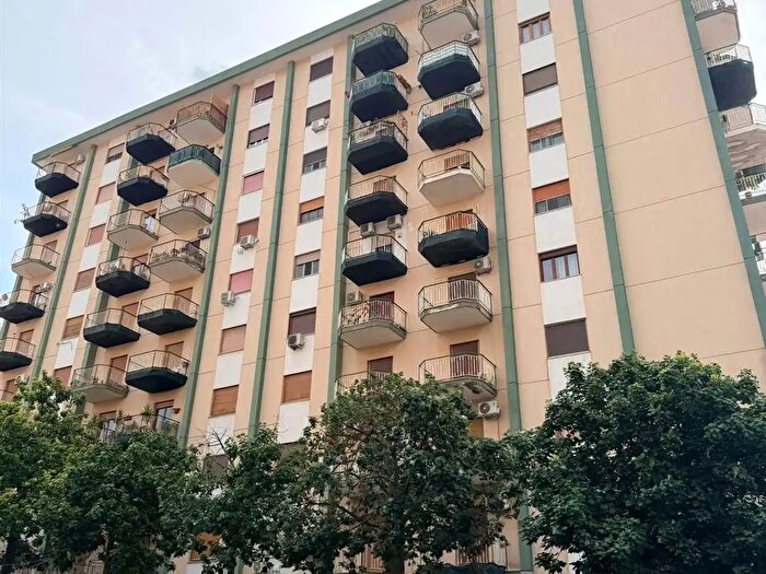 Appartamento quadrilocale in vendita in Via Francesco La Colla, Palermo