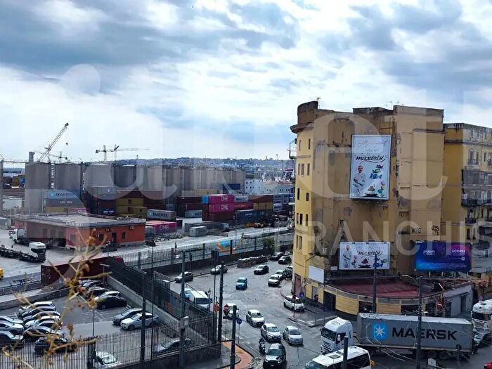 Appartamento quadrilocale in vendita in Via Reggia di Portici, Napoli