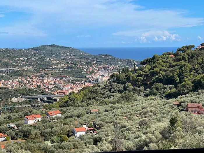 Appartamento quadrilocale in vendita in Via Silvio Pellico, Imperia