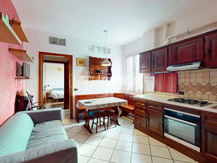 Appartamento bilocale in vendita in Via Montello, Cogliate