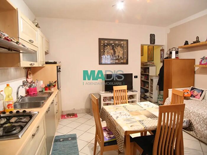 Casa bilocale in vendita in Via Cava, Prato