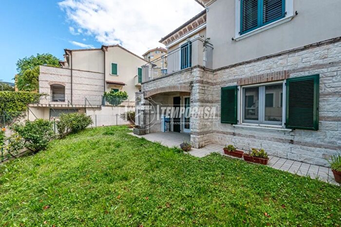 Appartamento trilocale in vendita in Via Caduti del Lavoro, Sirolo