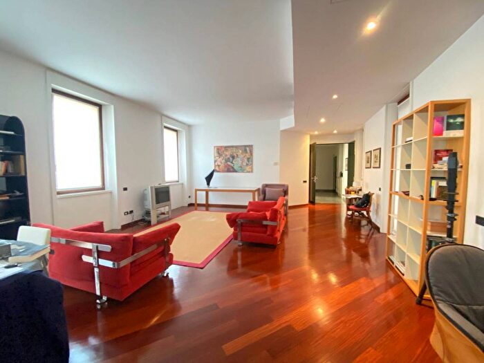 Appartamento con 5 locali in affitto in Via SantOrsola, Carrobbio, Milano