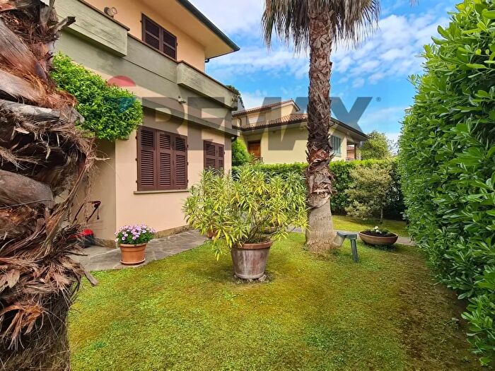 Casa con 10 locali in vendita in Vinci