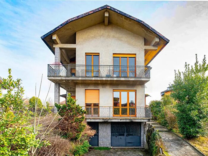 Casa con 7 locali in vendita in Achille Grandi, Sovico