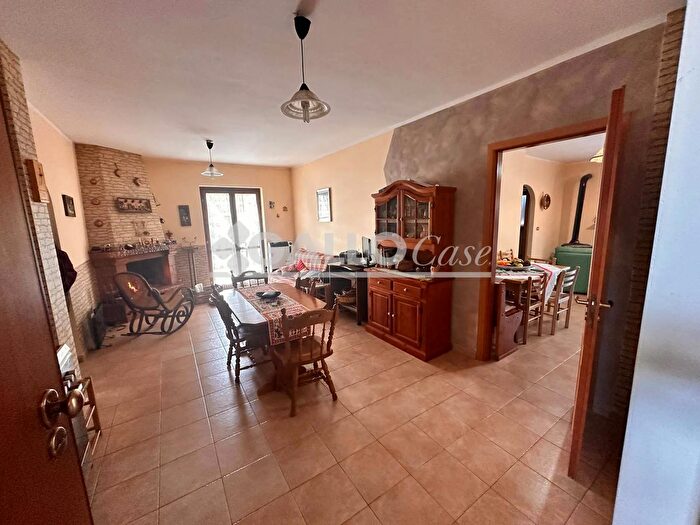 Appartamento con 6 locali in vendita in Via Pietro Mancini Spezzano della Sila, Spezzano Della Sila