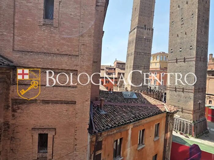 Appartamento con 5 locali in vendita in Via Rizzoli AdZe, Bologna