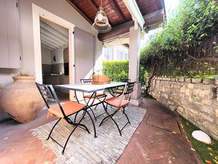 Appartamento trilocale in vendita in Via Stretta, Brescia