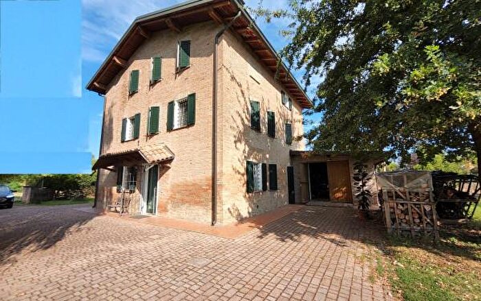 Casa con 6 locali in vendita in Via Viazza, San Prospero