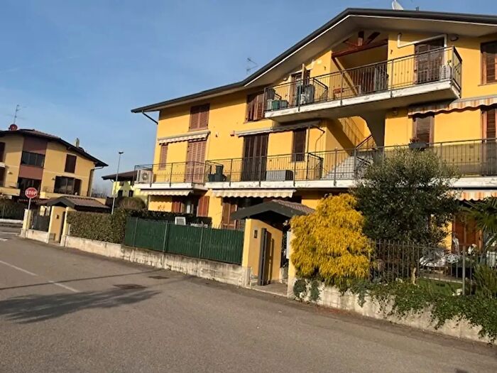 Appartamento trilocale in vendita in Dairago