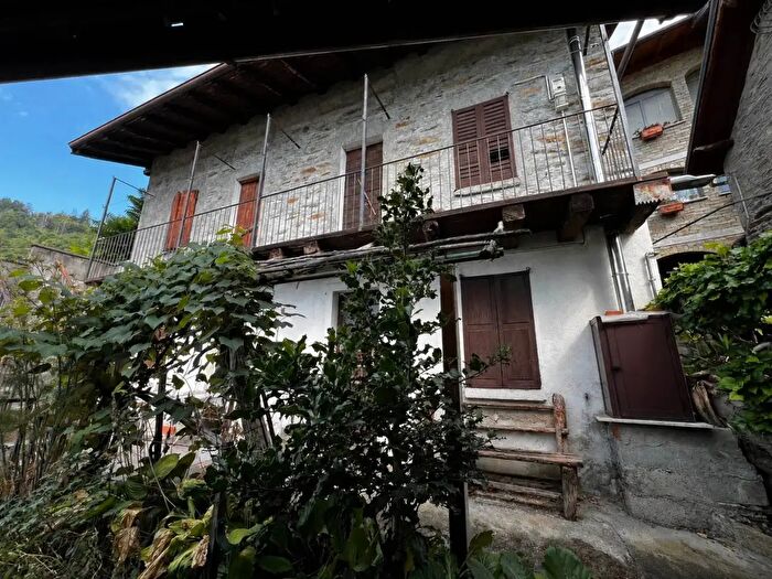 Casa trilocale in vendita in Via Verazzi, Caprezzo