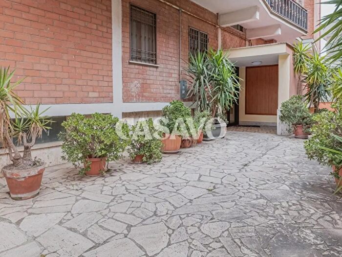 Appartamento trilocale in vendita in Via Monte Lupo Fiorentino b, Roma