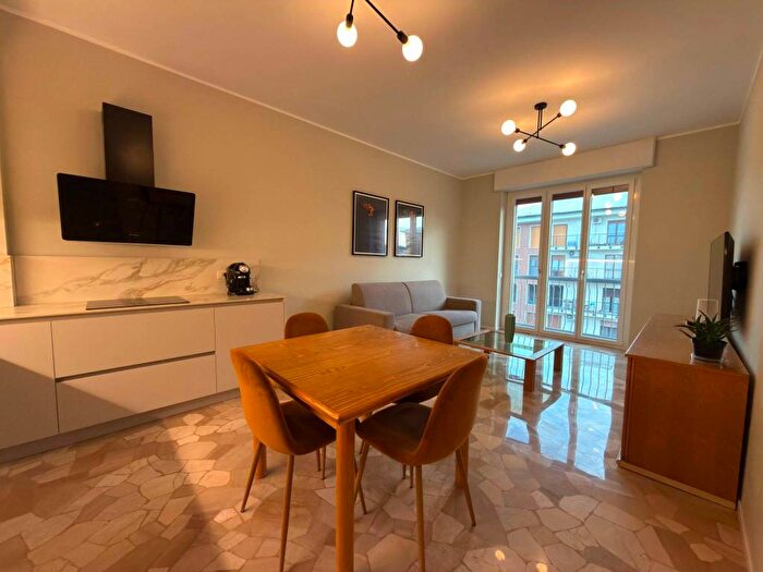 Appartamento trilocale in affitto in Via Lorenteggio, Tripoli Soderini, Milano